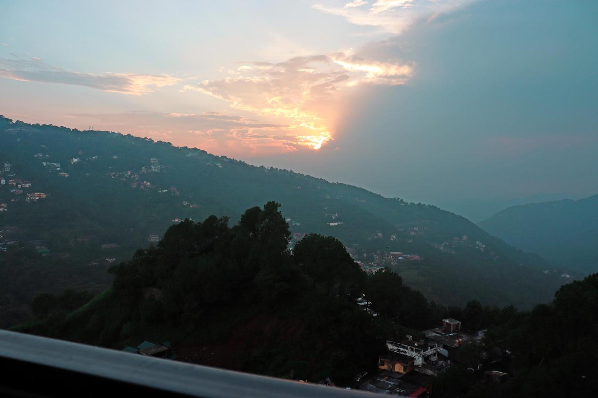 Hotel Rosetum Kasauli Exterior foto